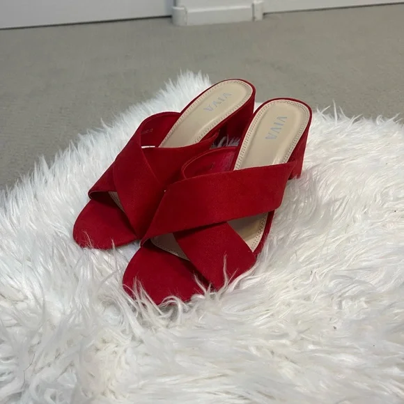 Red Casual Heels 👠 - Picture 2 of 6